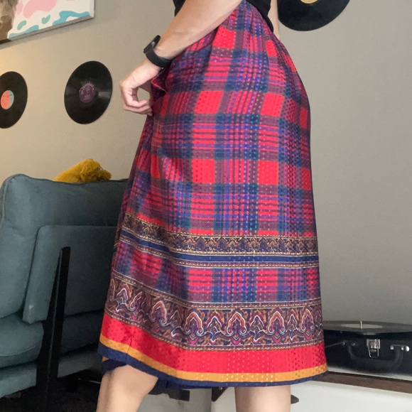 Beautifully Patterned Skirt - Picture 2 of 7